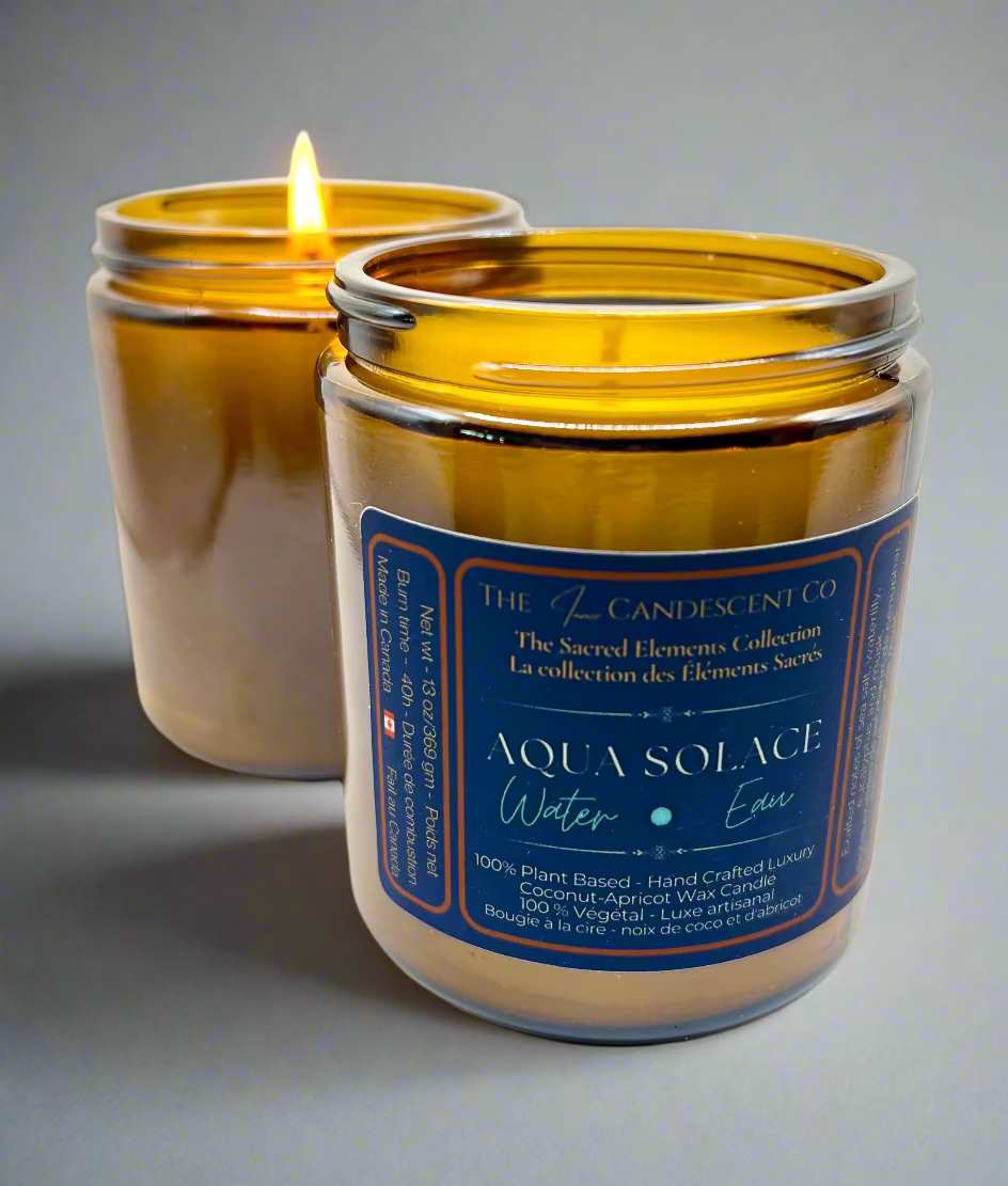 Candle in an amber jar with a blue label on a white background